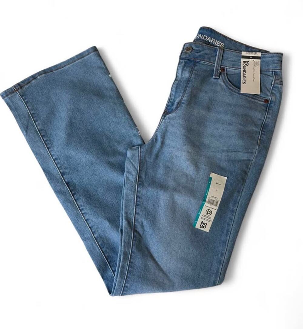 Women's No Boundaries Bootcut Mid-Rise Jeans Size 10